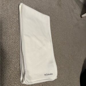 Columbia Soft White Fleece Scarf
